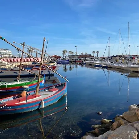Le Neptune Place De Marbre Et Port *
